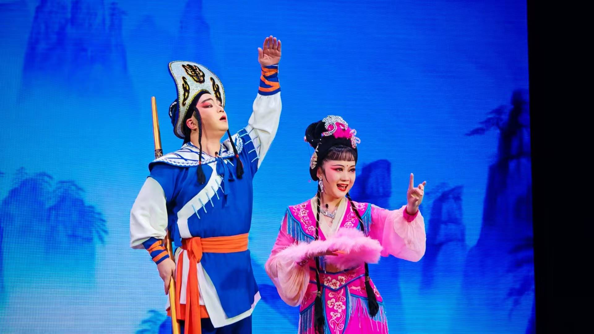 包含击鼓传花战，激烈角逐令人热血澎湃的词条