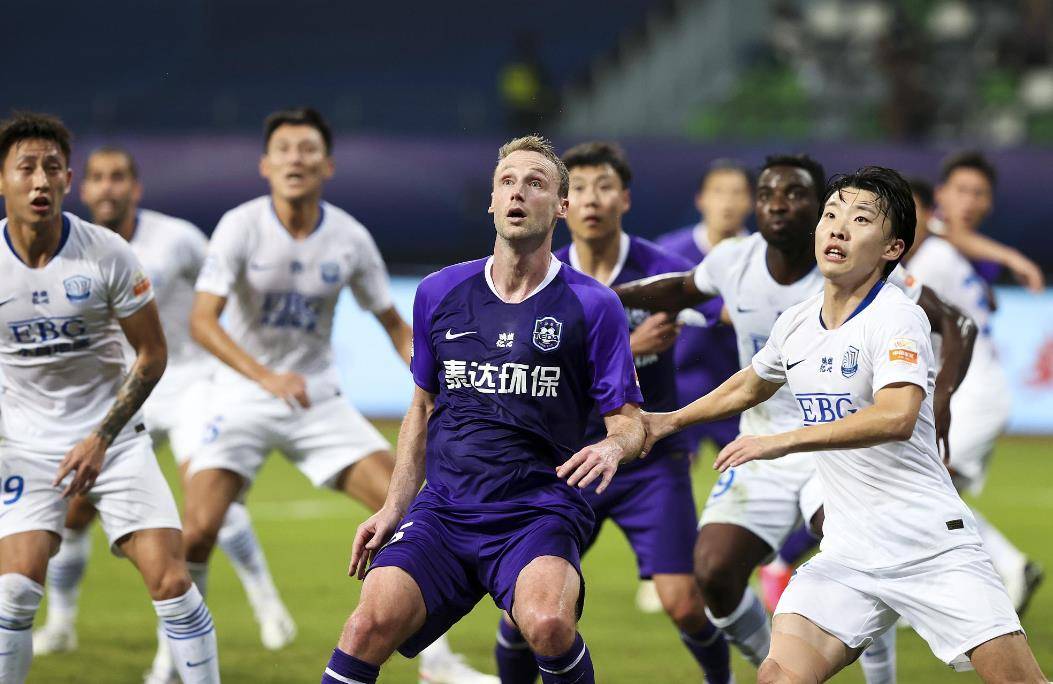 AC米兰借助外援崭露头角，球队实力大增的简单介绍